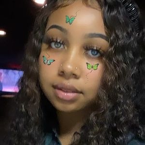 Meet your Posher, Kayla